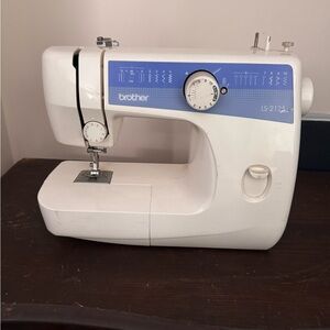 Brother White and Blue Sewing Machine LS-2125